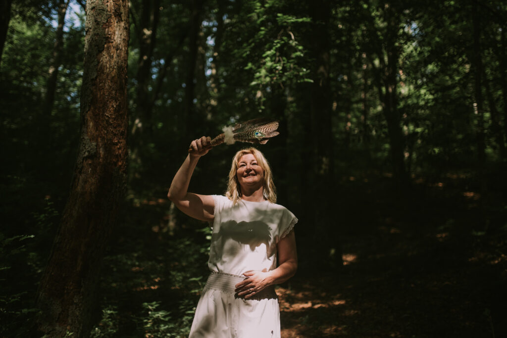 Kanalizirana meditacija s kundalini reiki podporo ob vibraciji zvoka